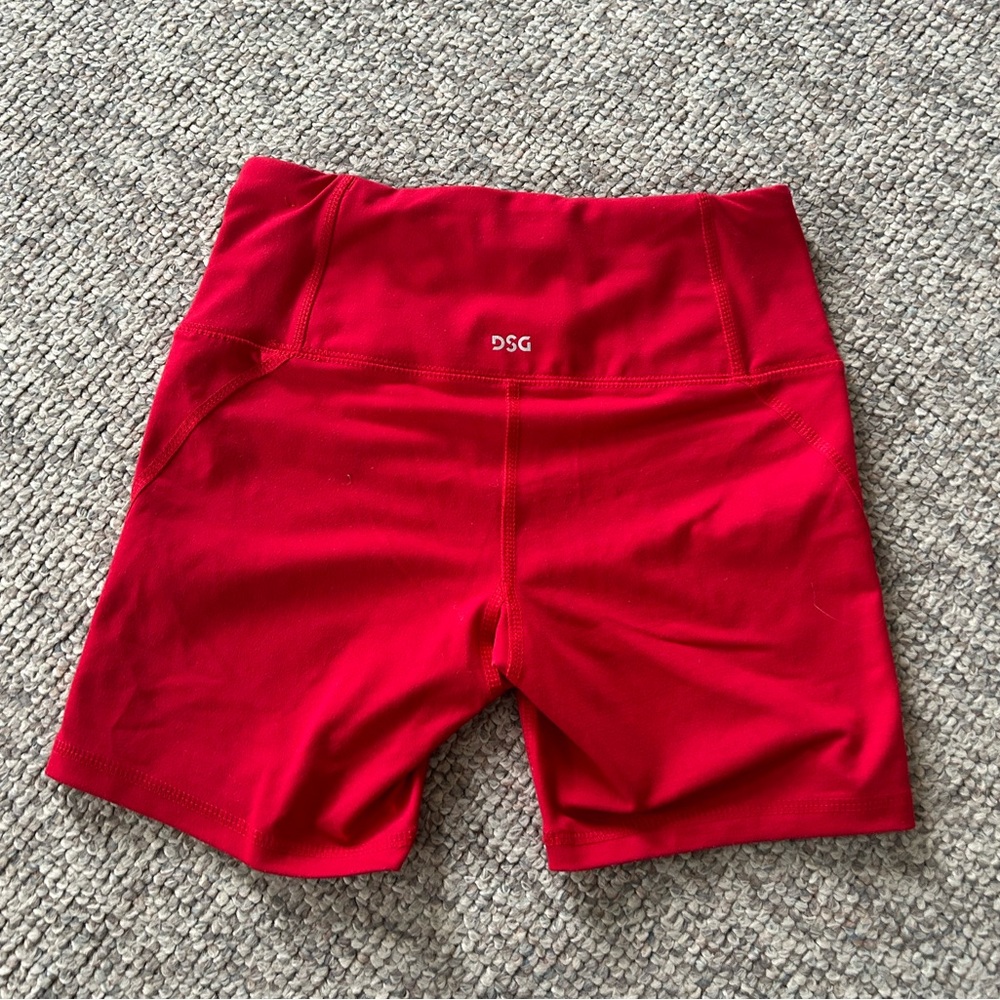 XS RED DSG Women's Momentum 5" Shorts with back pockets - Picture 5 of 5